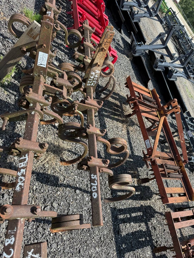 Scarifiers & Chisel Plows | Ivey's Equipment