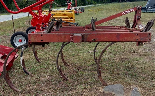 Scarifiers & Chisel Plows | Ivey's Equipment
